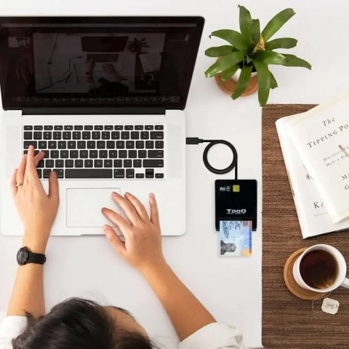 Смарт четец за карти TooQ TQR-211B Черен