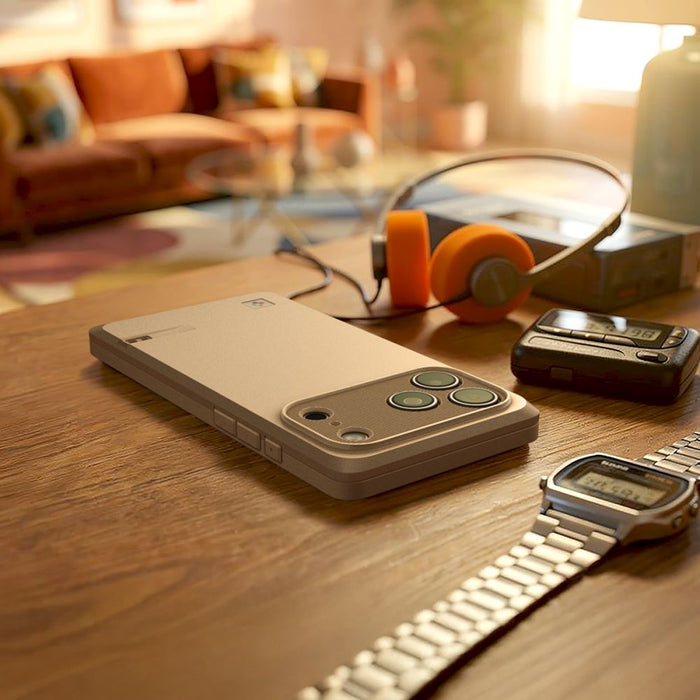 Калъф Spigen Classic LS MagSafe за iPhone 17 Pro Max - бежов