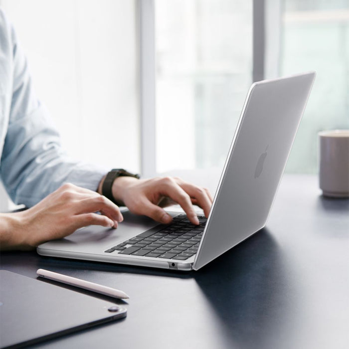 Калъф Spigen AirSkin за MacBook Air 13" 2023/2024/2025/2026 - прозрачен