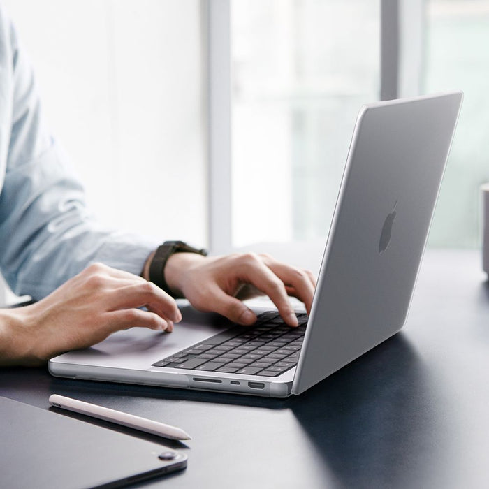 Калъф Spigen AirSkin за MacBook Pro 16" 2021 / 2023 / 2024 / 2025 / 2026 - прозрачен мат