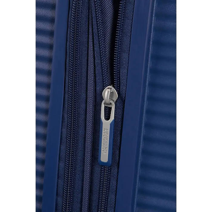 Среден куфар Soundbox American Tourister - полунощен темно