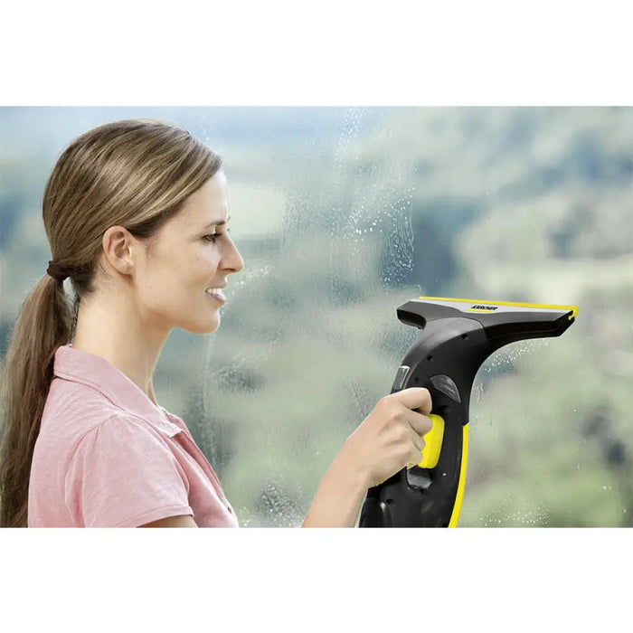 Стъклочистачка KARCHER WV 2 Black Edition