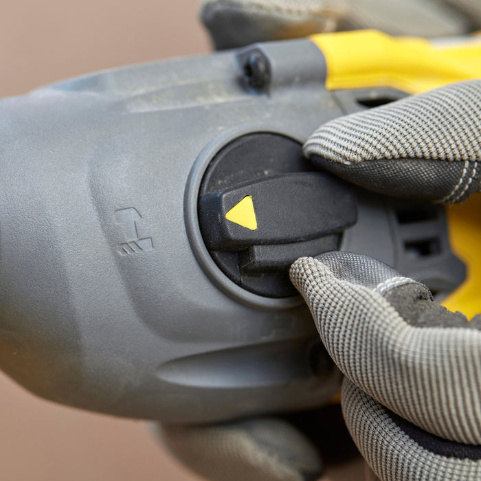 АКУМУЛАТОРЕН БЕЗЧЕТКОВ ПЕРФОРАТОР STANLEY SFMCH900M22-QW 18 V, 2.00 J, SDS PLUS, БРОЙ БАТЕРИИ 2, 4.00 Ah, КУФАР