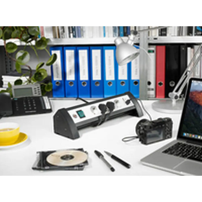 Табло с 4 гнезда с бутон за включване Brennenstuhl