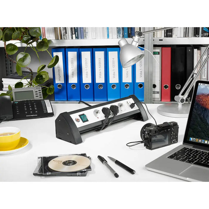 Табло с 4 гнезда с бутон за включване Brennenstuhl