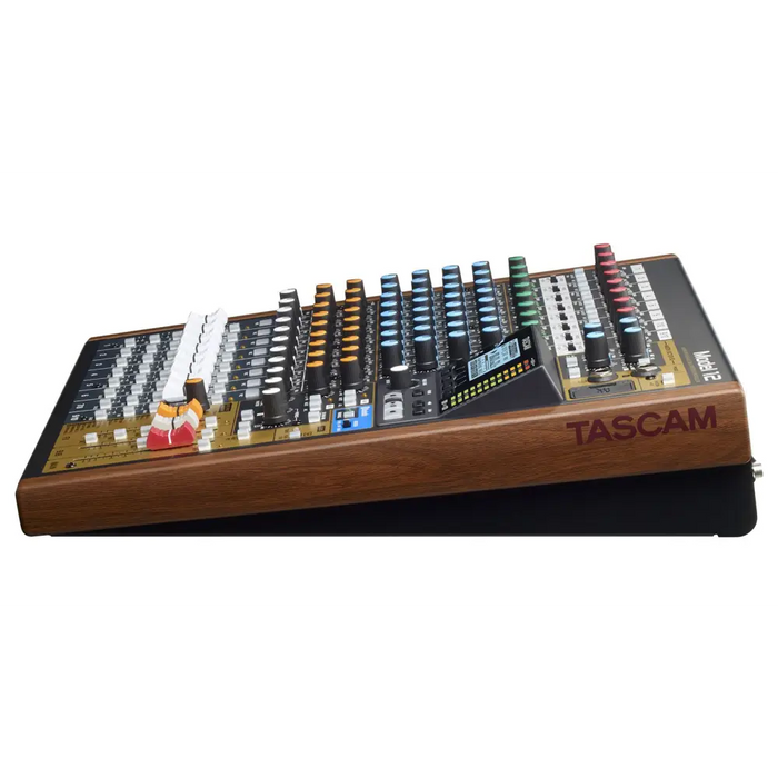 Tascam Model 12 12 канала 20 - 20000 Hz Черен Дърво