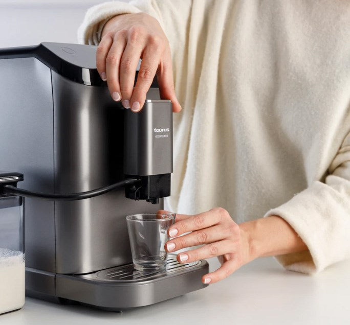 Еспресо машина Taurus Accento Latte; Бяло кафе 20 бара