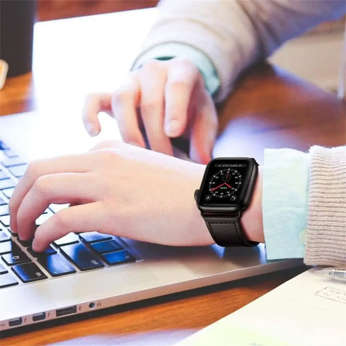 Tech-Protect Leatherfit каишка за Samsung Galaxy Watch