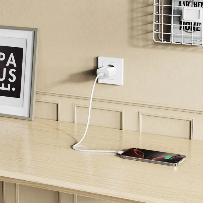 Tech-Protect NC20W PD20W USB-C стенно зарядно с USB-C кабел
