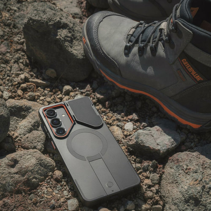 Кейс Tech-Protect Kevlar Aura MagSafe за Samsung Galaxy S26 - черен и оранжев