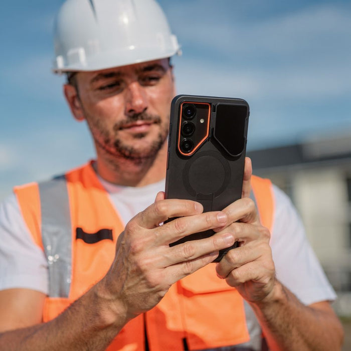 Кейс Tech-Protect Kevlar Aura MagSafe за Samsung Galaxy S26 - черен и оранжев