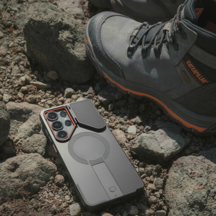 Кейс Tech-Protect Kevlar Aura MagSafe за Samsung Galaxy S26 Ultra - черен и оранжев