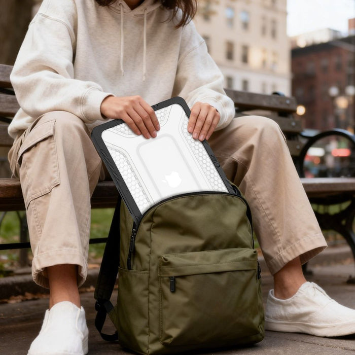 Кейс Tech-Protect Kevlar Pro за MacBook Neo 13" 2026 - черен и прозрачен