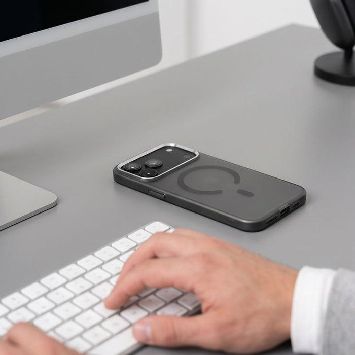 Кейс Tech-Protect MagZero MagSafe за iPhone 17 Pro / 18 Pro - полупрозрачен матов черен