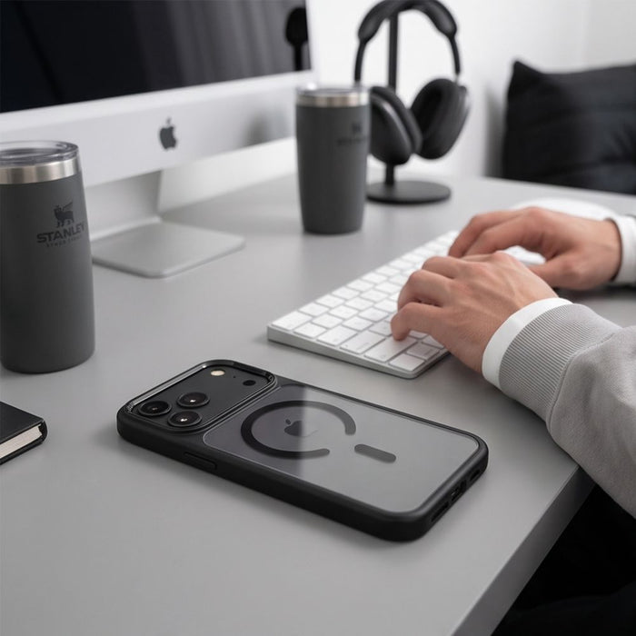 Кейс Tech-Protect Magmat Magsafe CC за iPhone 17 Pro / 18 Pro - прозрачен черен
