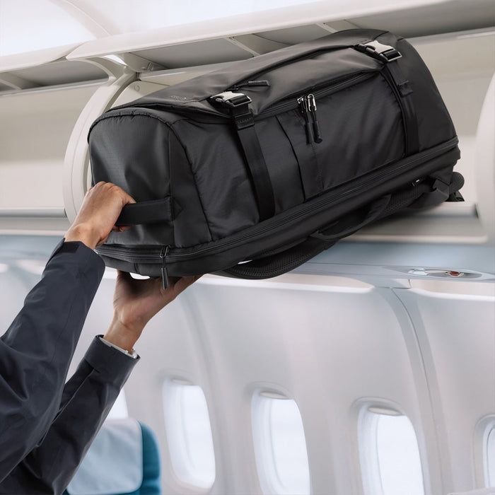 Раница за лаптоп Tech-Protect Defender S70 RYANAIR & WIZZAIR 24L - черна