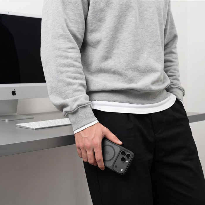 Кейс Tech-Protect Magmat Magsafe CC за iPhone 18 Pro Max / 17 Pro Max - матово черен
