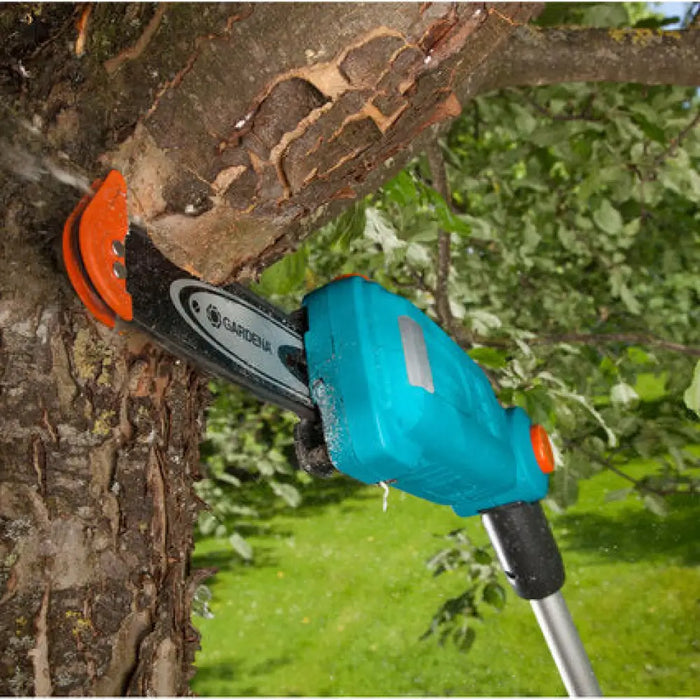 ТЕЛЕСКОПИЧНА ЕЛЕКТРИЧЕСКА КАСТРАЧКА GARDENA TCS 720/20