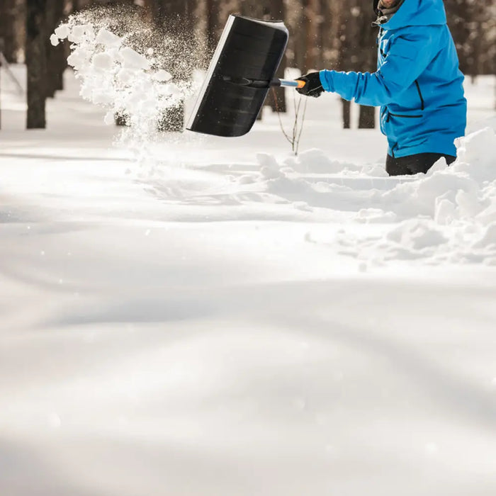 ТЕЛЕСКОПИЧНА ЛОПАТА ЗА СНЯГ 143 -163CM FISKARS FS 1057189