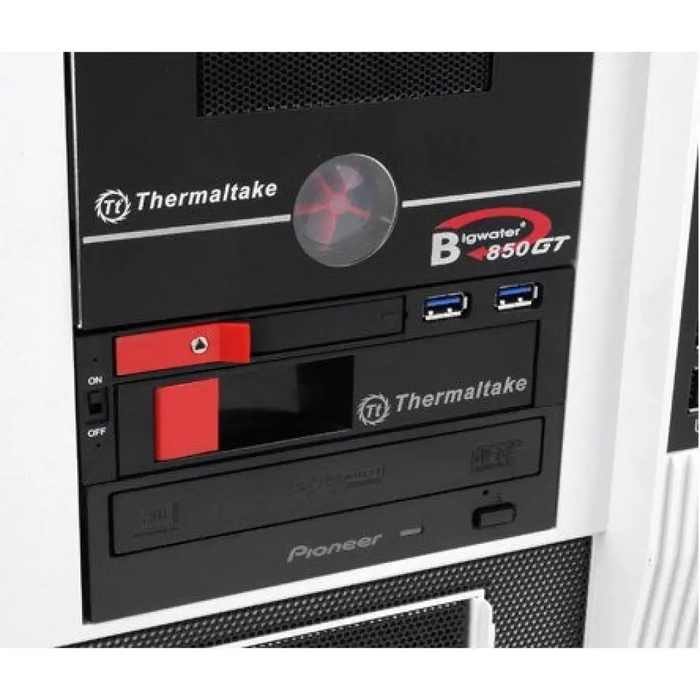 Thermaltake ST0026Z панел на гнездото за устройства