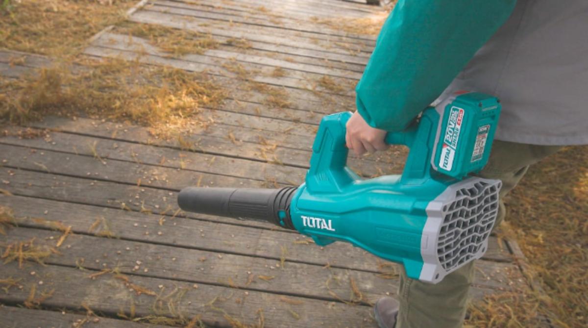 АКУМУЛАТОРНА МЕТЛА TOTAL 20V/2AH