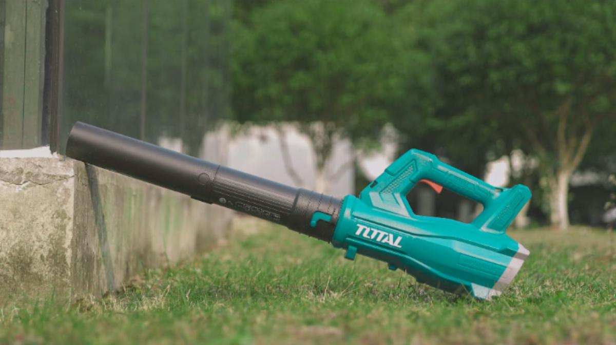 АКУМУЛАТОРНА МЕТЛА TOTAL 20V/2AH