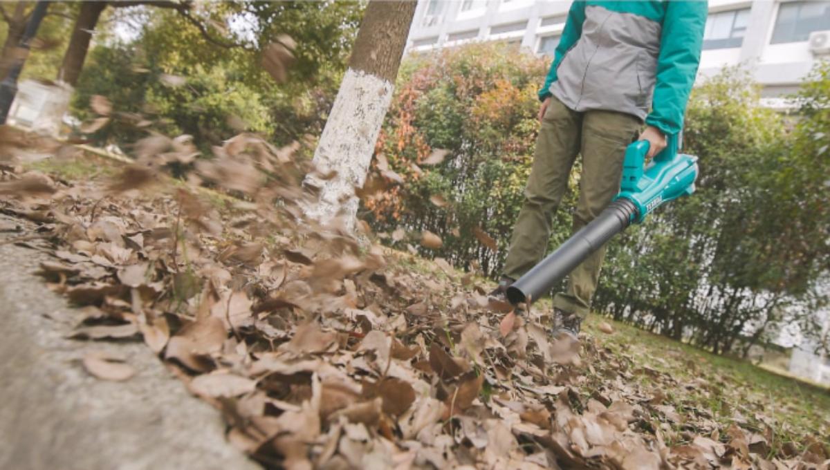 АКУМУЛАТОРНА МЕТЛА TOTAL 20V/2AH