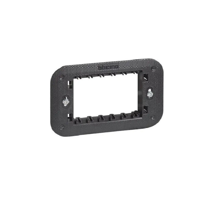 ТРИМОДУЛНА НОСЕЩА РАМКА LIVING NOW LEGRAND