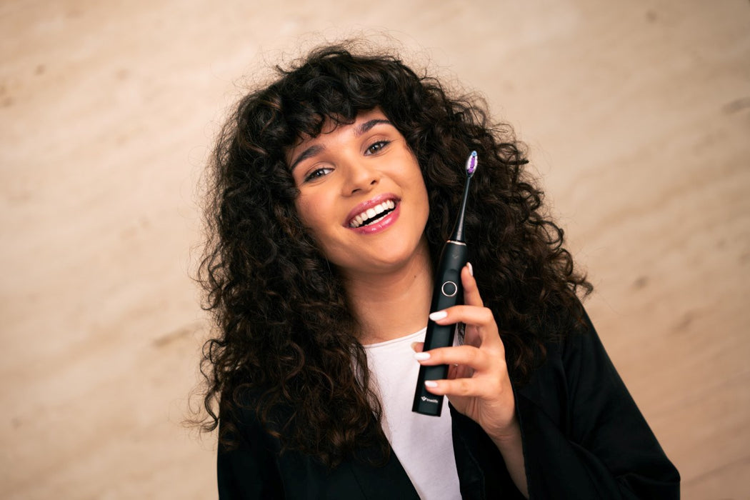 TrueLife SonicBrush Clean70 UV звукова четка за зъби, черна