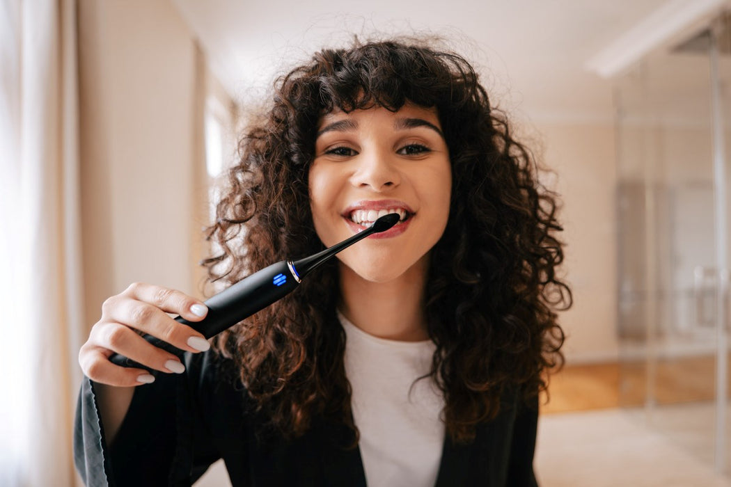 TrueLife SonicBrush Clean70 UV звукова четка за зъби, черна
