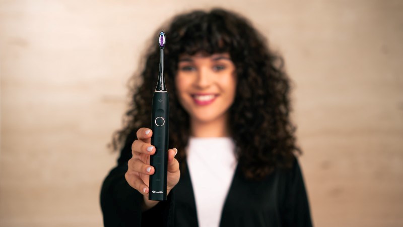 TrueLife SonicBrush Clean70 UV звукова четка за зъби, черна