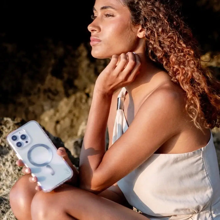 Uniq Coehl Savon Magnetic Charging Case за iPhone 16