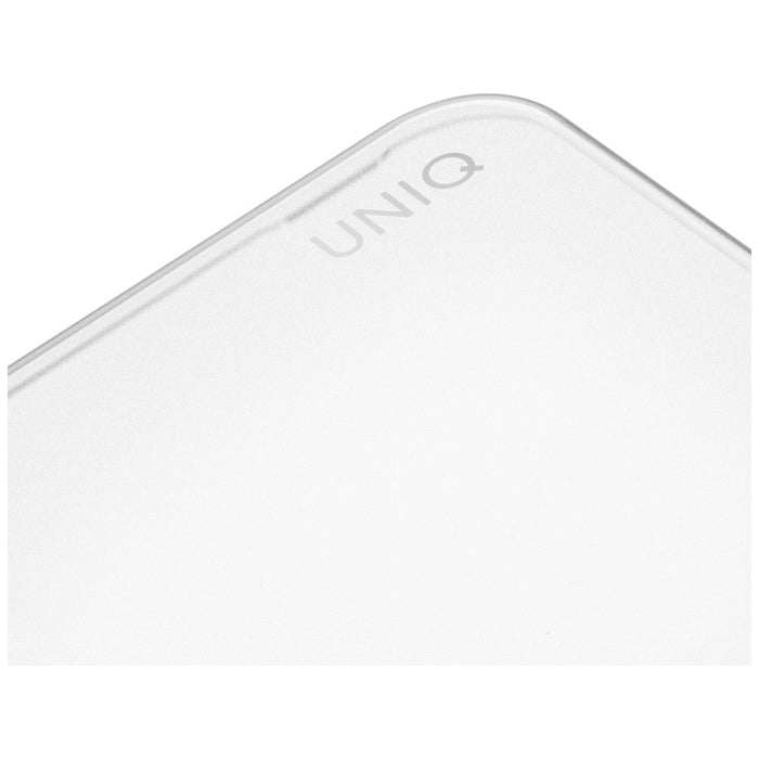 Uniq Claro калъф за MacBook Neo - прозрачен