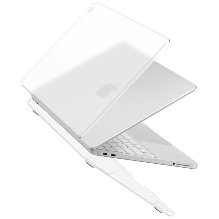 Uniq Claro калъф за MacBook Neo - прозрачен