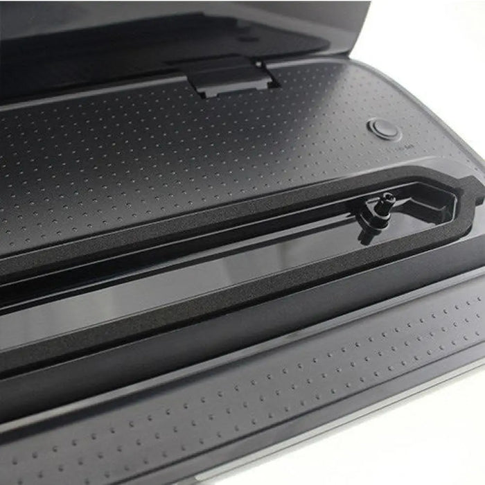 Вакуумна машина Adler CR4470 Бяла