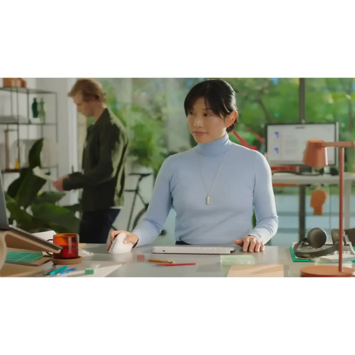 Вертикална ергономична повдигаща се мишка Logitech