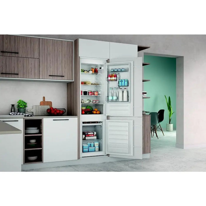Вграден хладилник с фризер Indesit INC18D021A1 268 l E Да