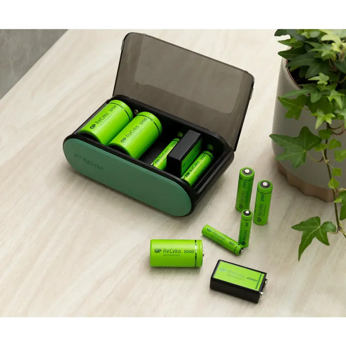 Зарядно у-во с 6 гнезда / 4 канала Universal Charger