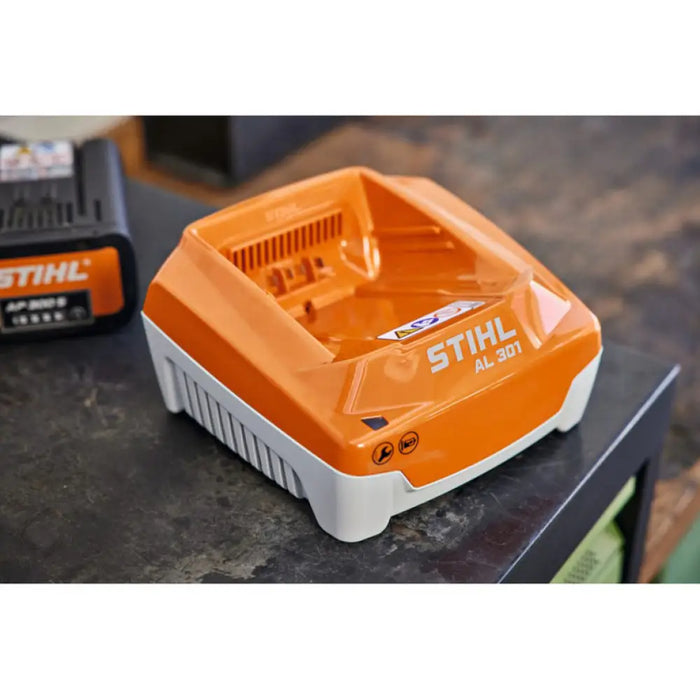 ЗАРЯДНО УСТРОЙСТВО STIHL AL 301