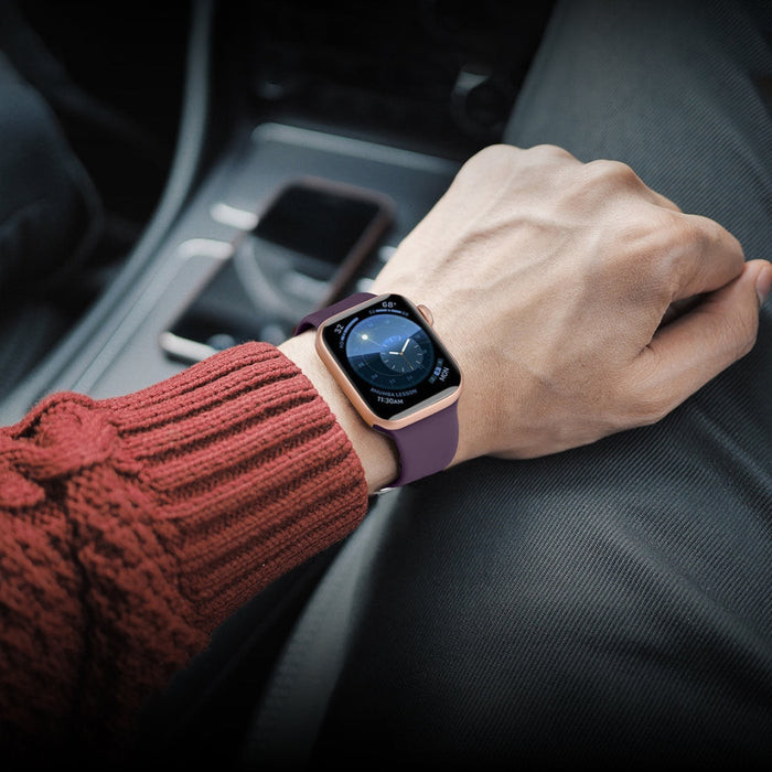 Силиконова каишка APS за Apple Watch 8/7/6/5/4/3/2 / SE (41/40 / 38mm), лилав