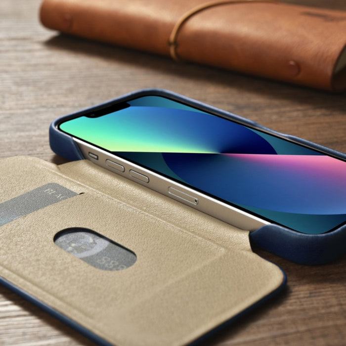 Флип Кейс от естествена кожа iCarer CE Oil Wax Premium за iPhone 14, магнитен, съвместим с MagSafe, Син (AKI14220705-BU)