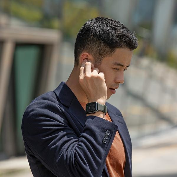 Каишка UNIQ Linus за Apple Watch Series 4/5/6/7/8/SE/SE2/Ultra, 42/44/45mm, силиконова, черна
